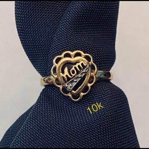 10k GORGEOUS Gold ‘Mom’ Ring - Sz 6.75